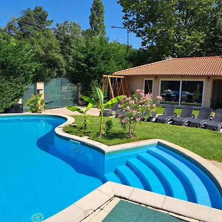 Happy Sun Medences 公寓 *