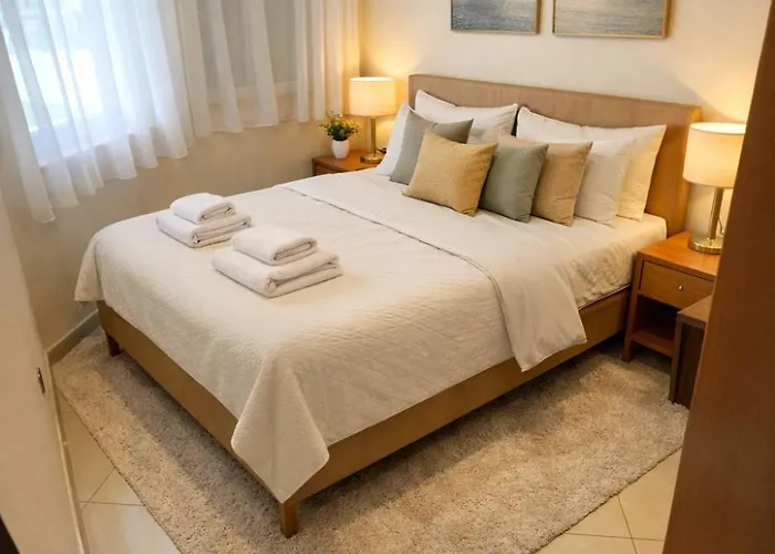 Happy Sun Medences 公寓