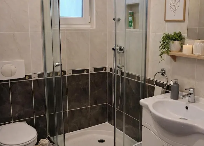 Happy Sun Medences 公寓 *