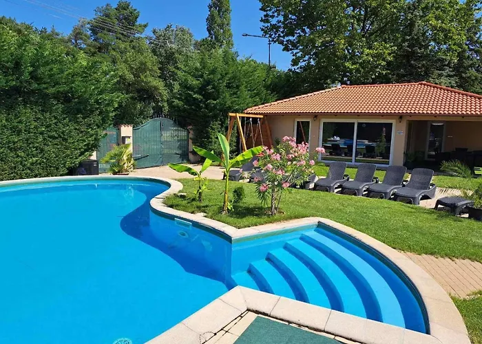 Happy Sun Medences 公寓 *