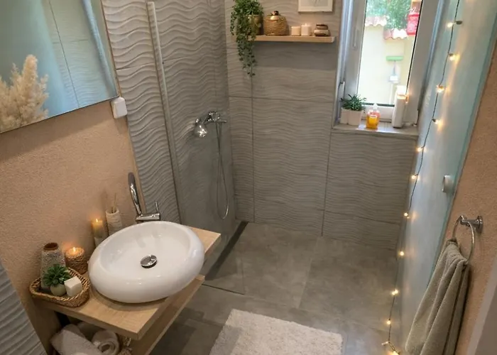 Happy Sun Medences 公寓 *